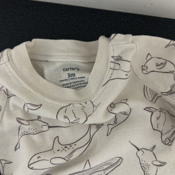 Carters onesie - Picture 2 of 2
